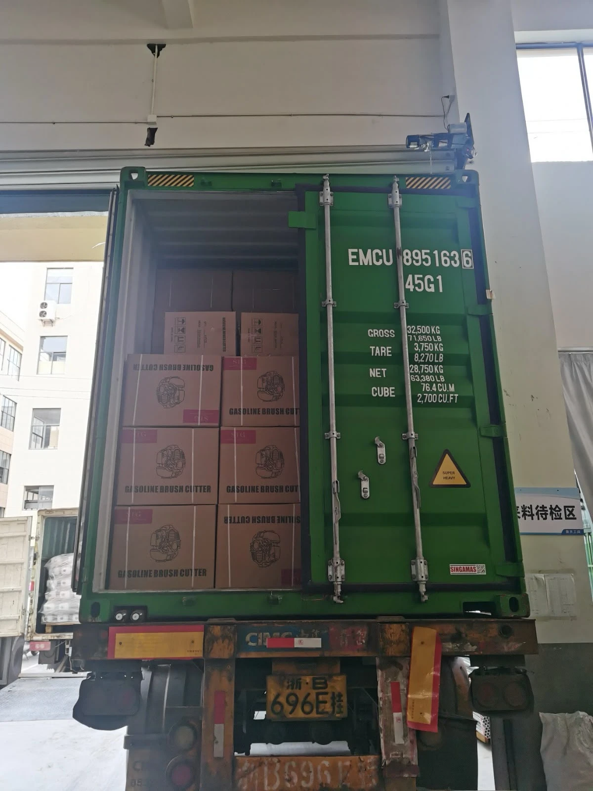 Contêiner carregado pronto para lacre