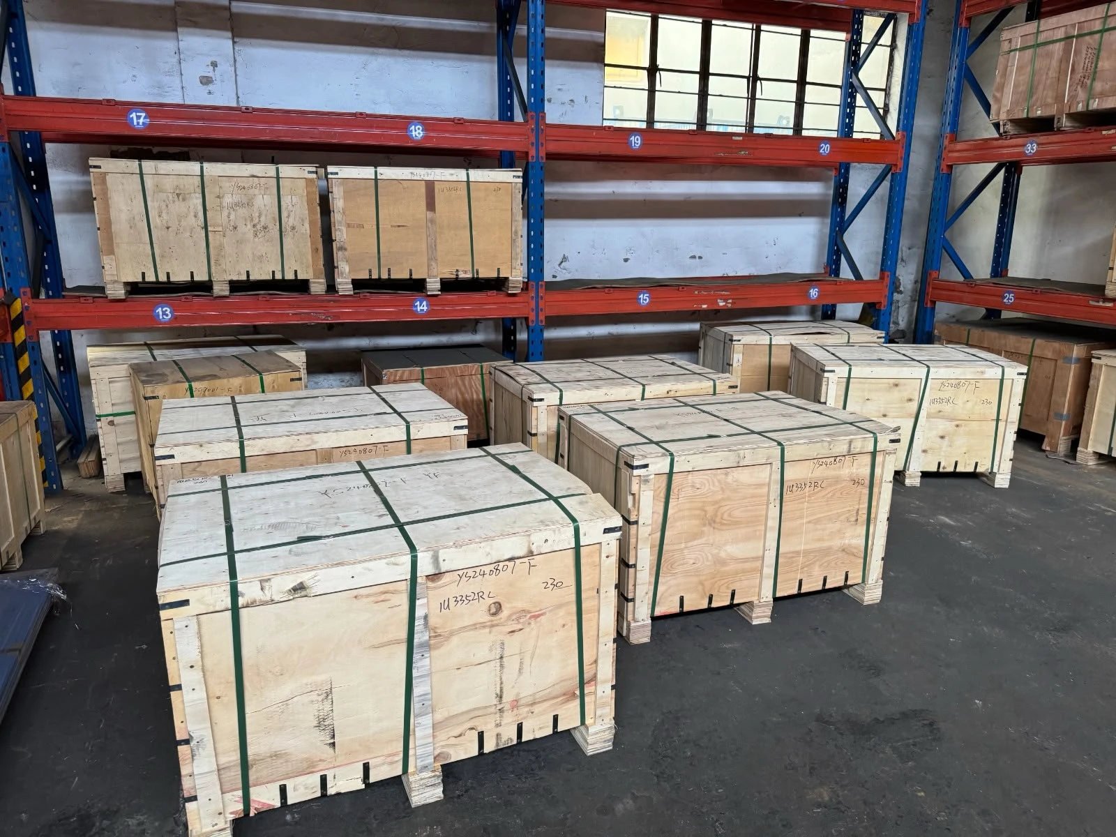 Caixas de madeira prontas para embarque
